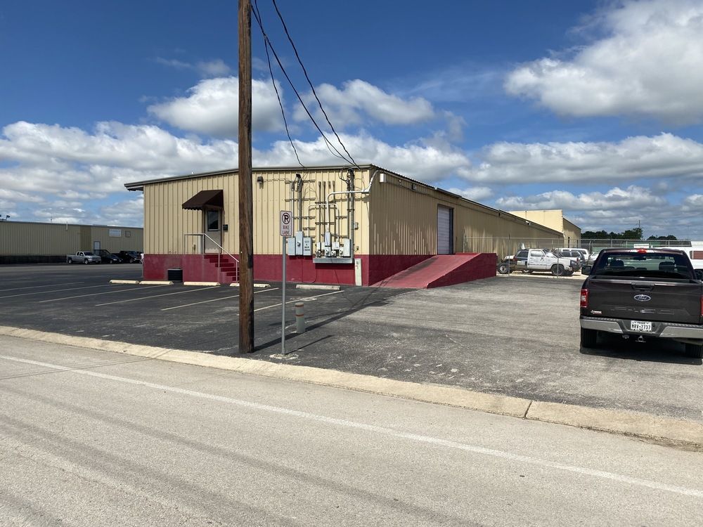 Warehouse with office space For Lease: 1223 Industrial Dr, New Braunfels, TX 78130